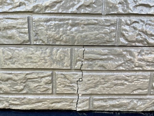 サイディング　クラック