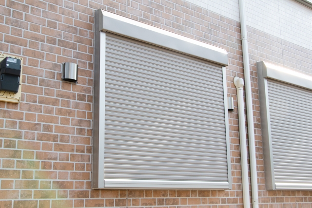 シャッター　窓